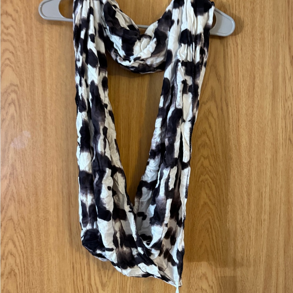 Kohl's Charcoal Gray Scarf